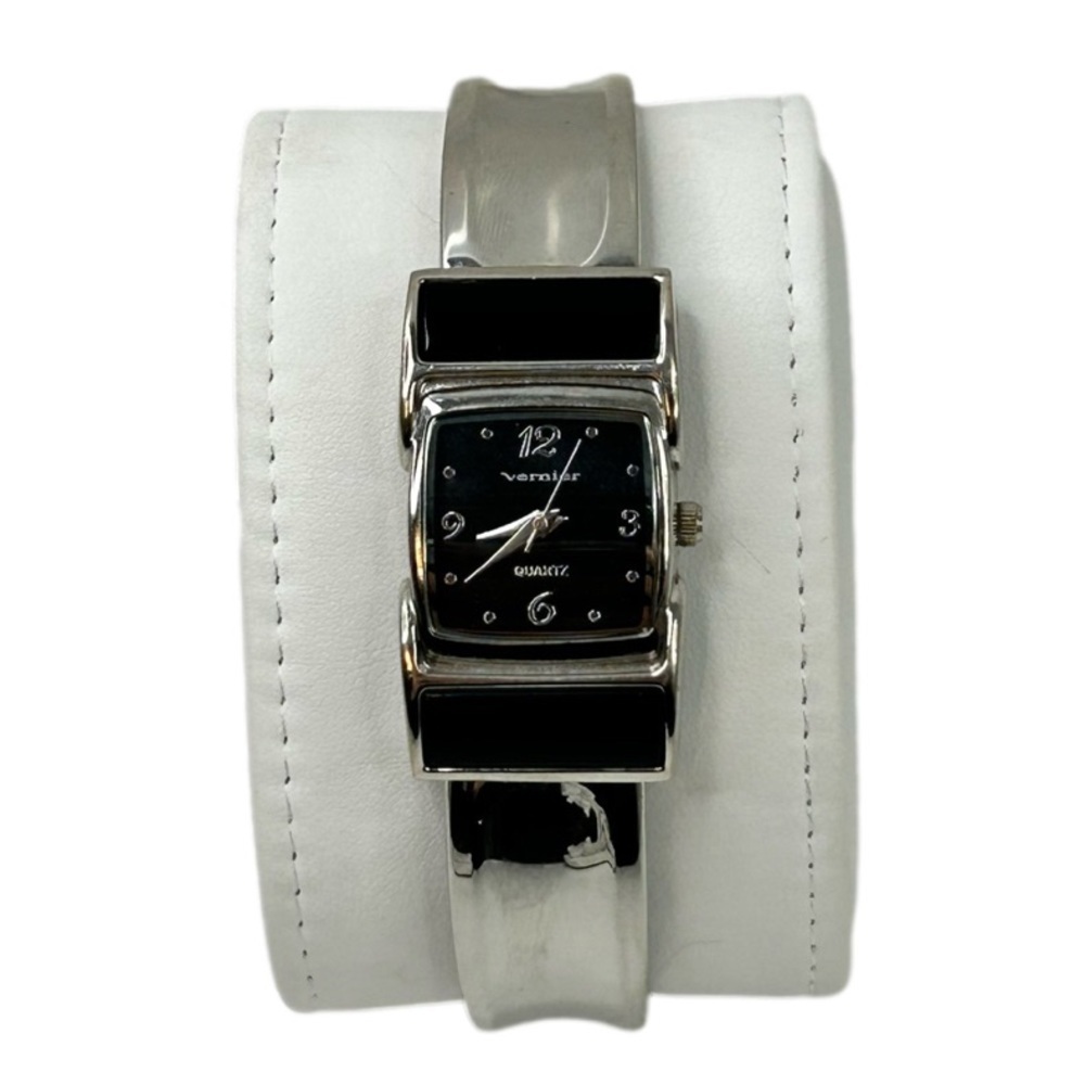 Vernier Quartz Working Watch Clamper Bangle Style